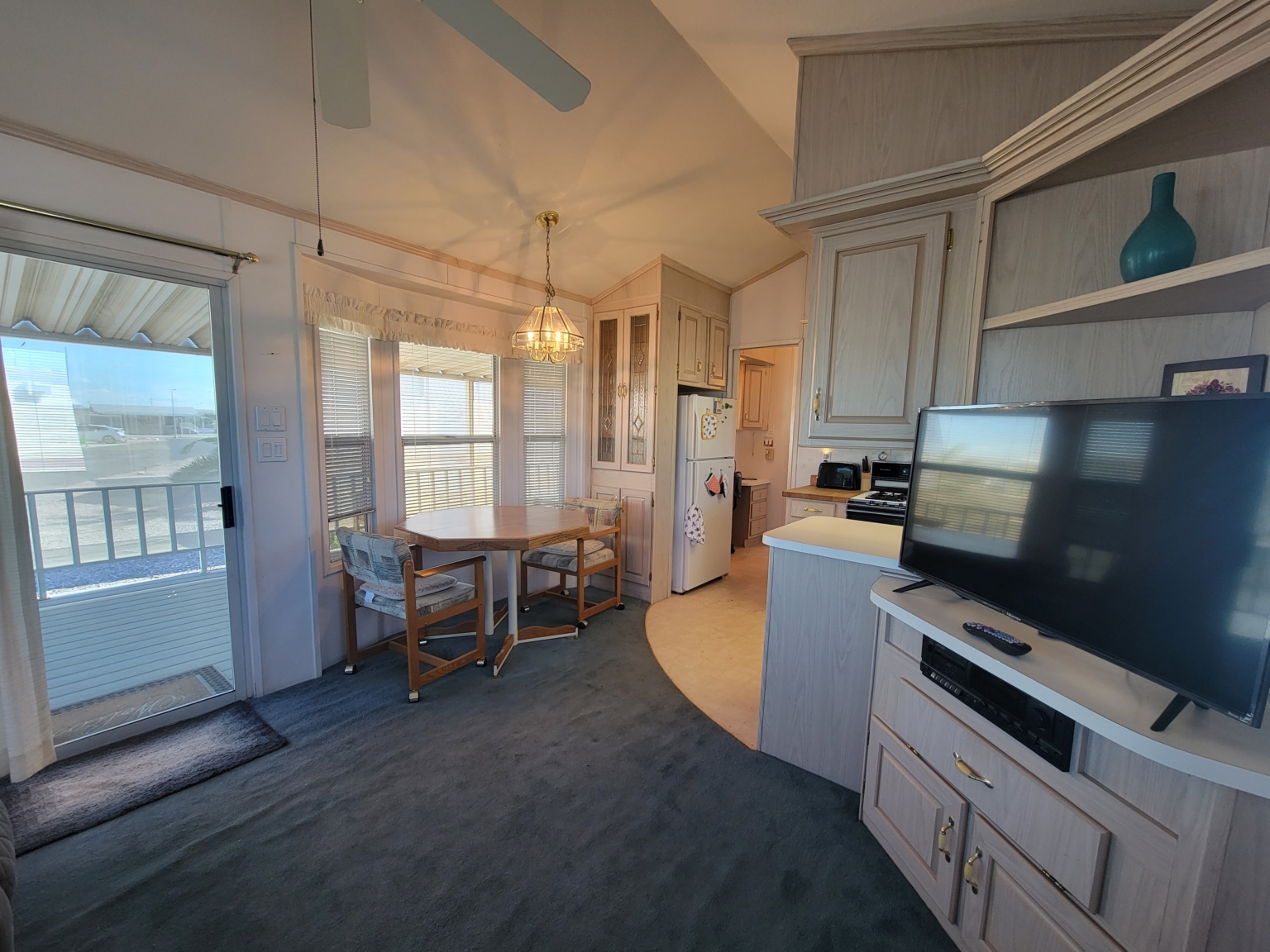 1994 Skyline Tahoe Park Model 49,900 (Lot 276) Val Vista RV Resort