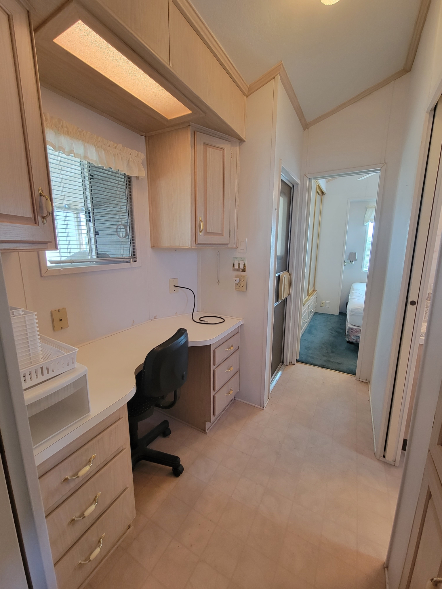 1994 Skyline Tahoe Park Model 49,900 (Lot 276) Val Vista RV Resort